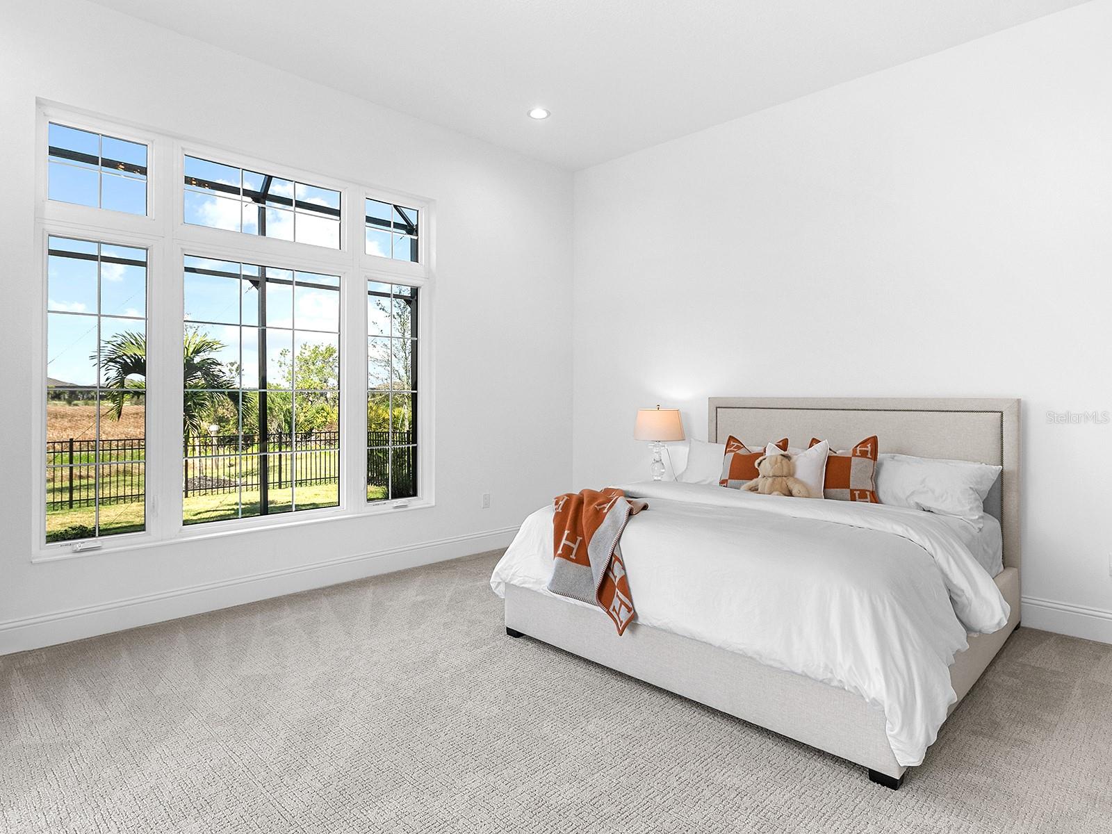 LAKE CLUB - Residential