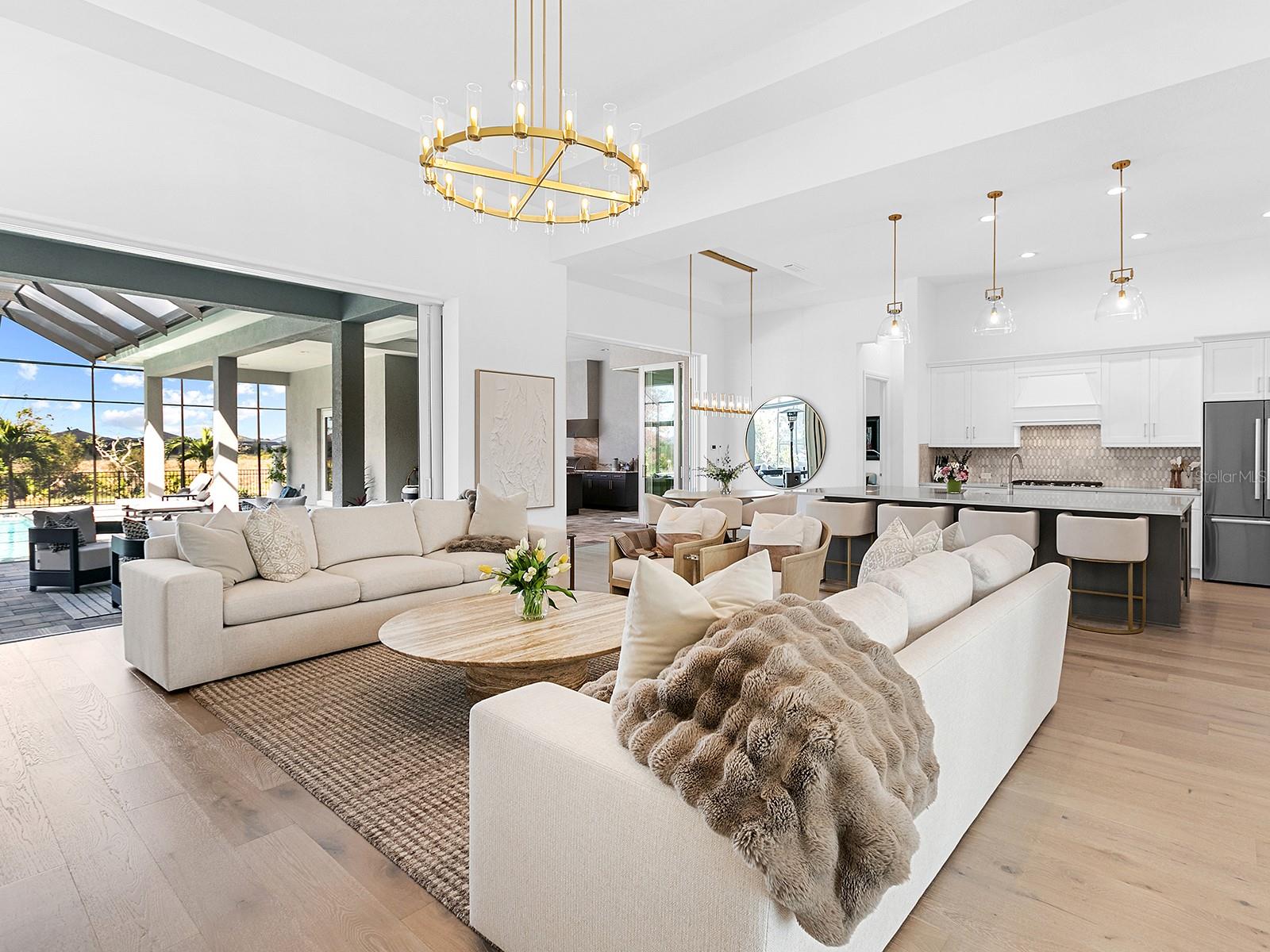 LAKE CLUB - Residential