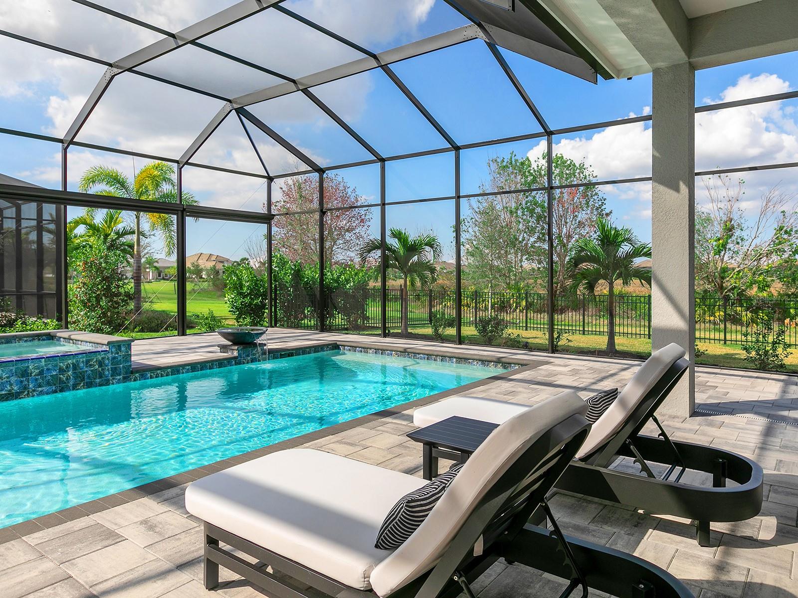 LAKE CLUB - Residential