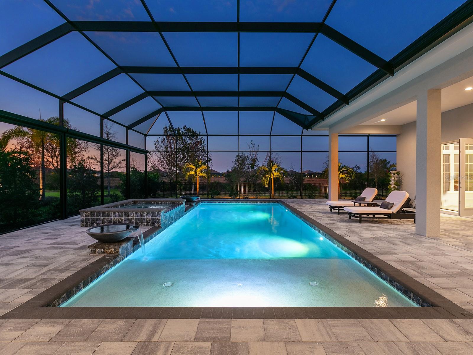 LAKE CLUB - Residential