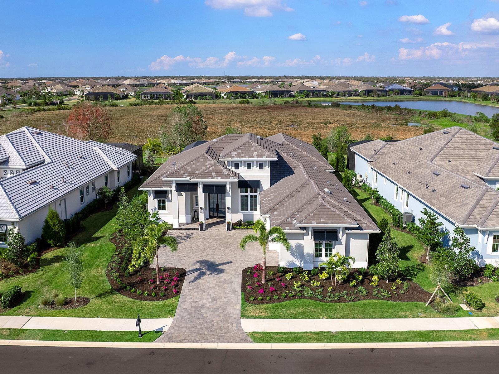 LAKE CLUB - Residential