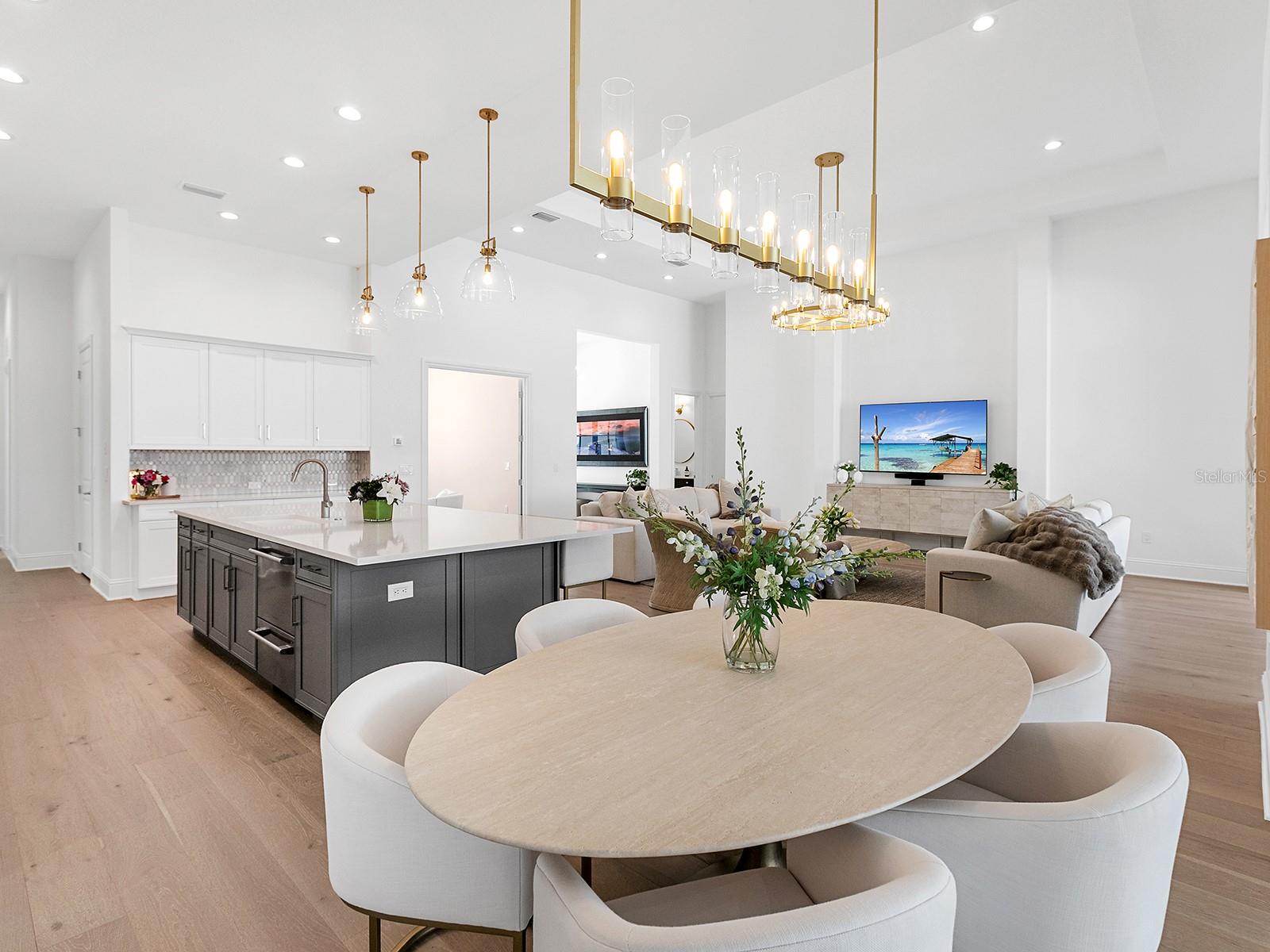 LAKE CLUB - Residential