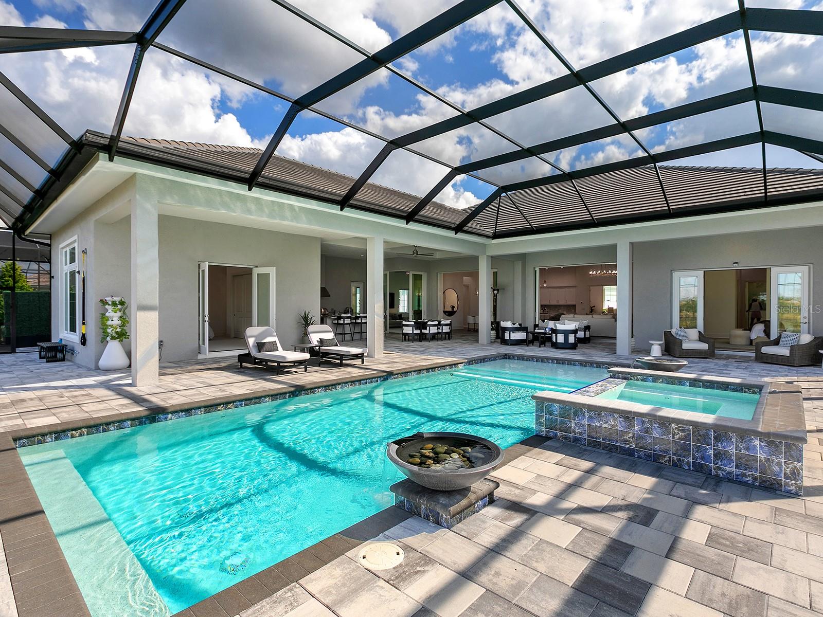 LAKE CLUB - Residential