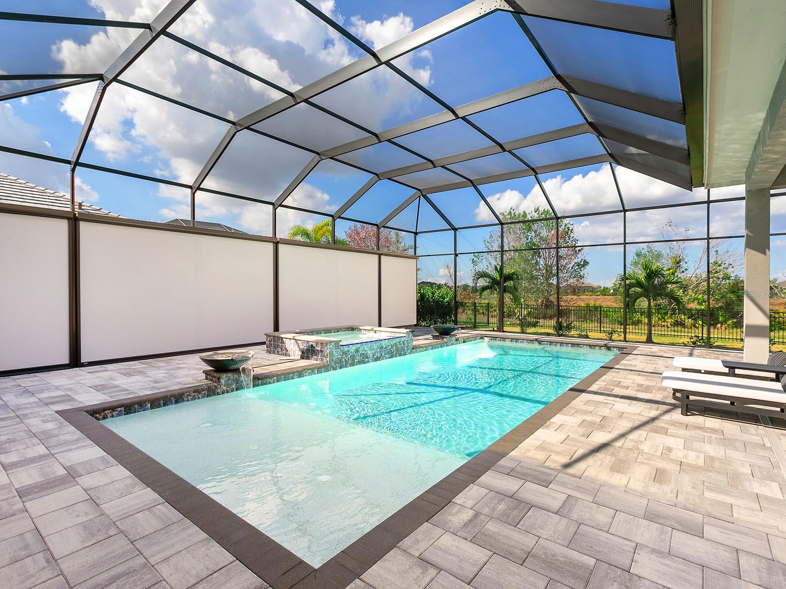 LAKE CLUB - Residential