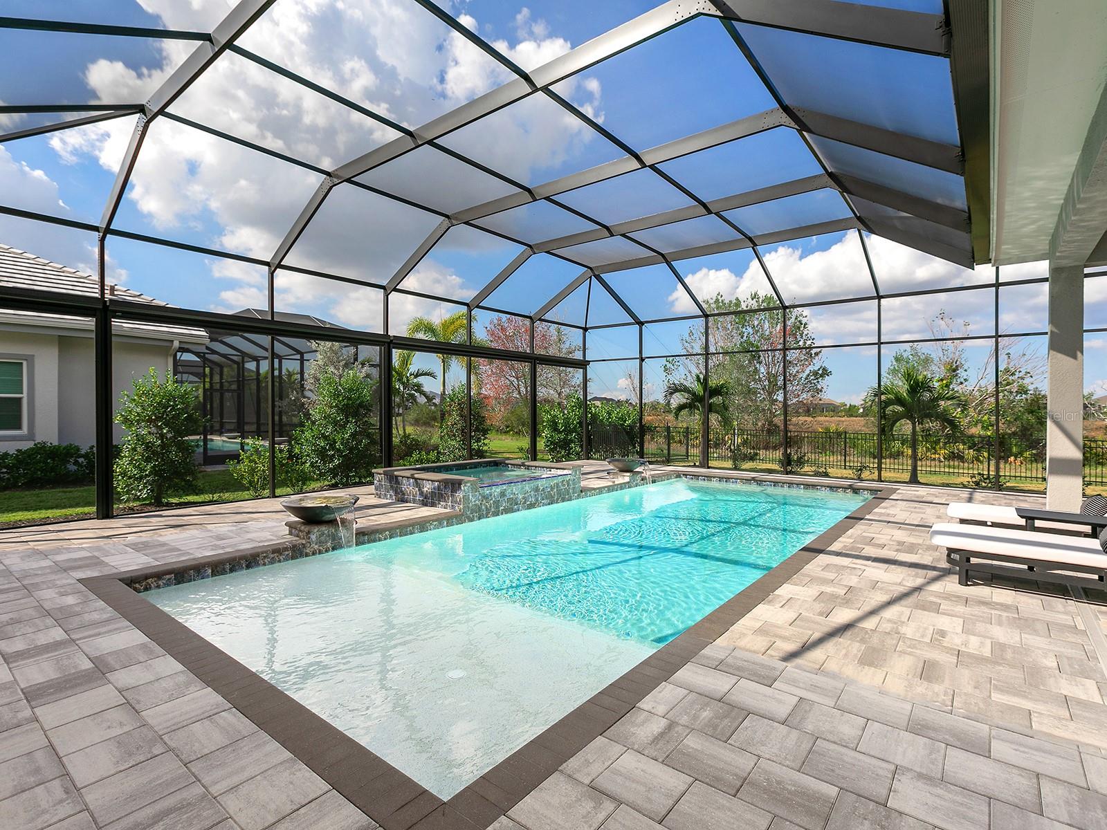 LAKE CLUB - Residential