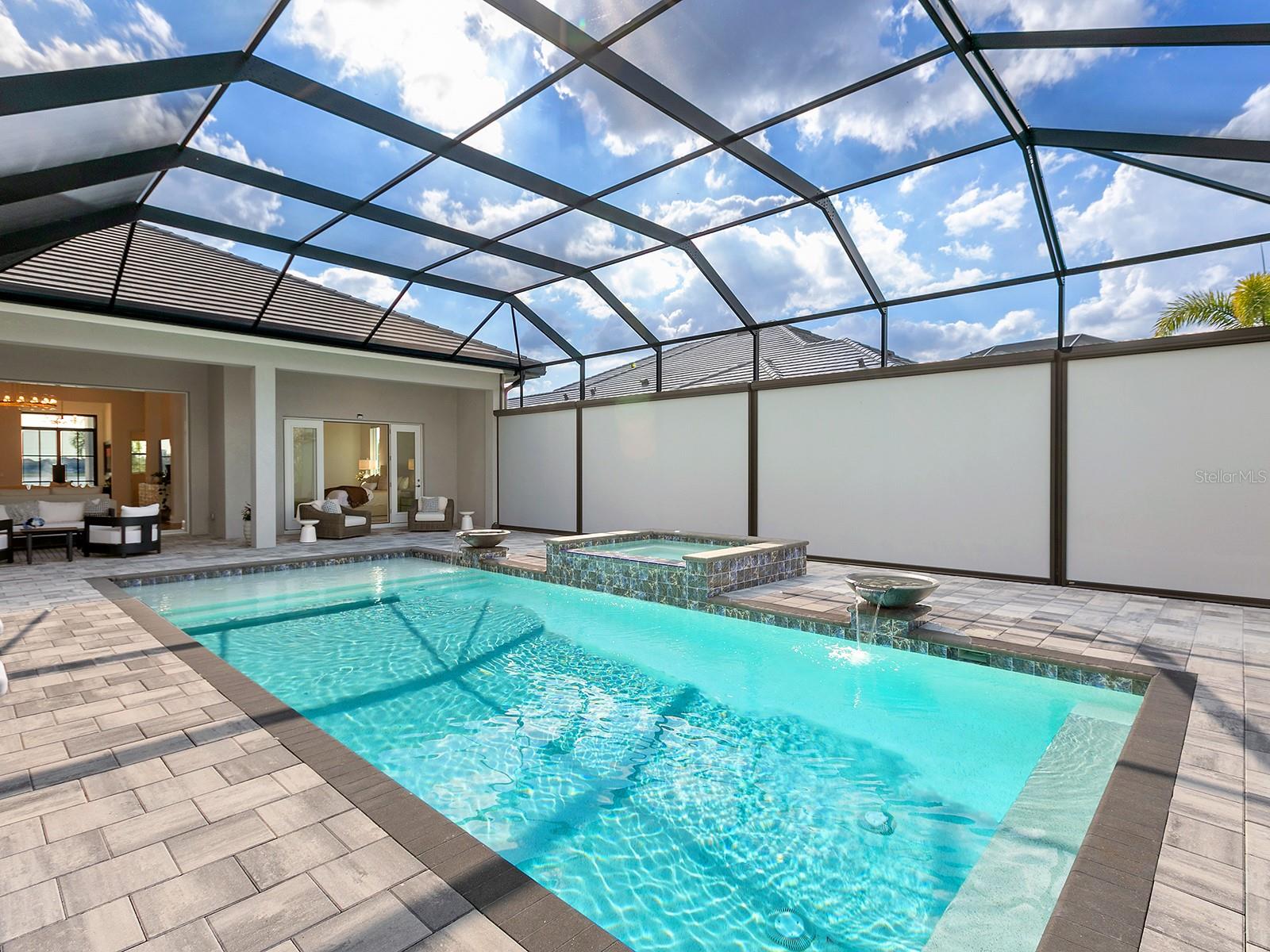 LAKE CLUB - Residential