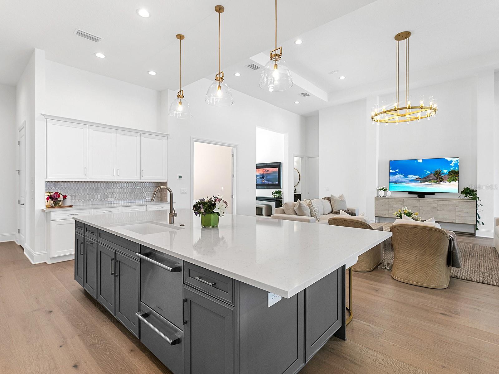 LAKE CLUB - Residential