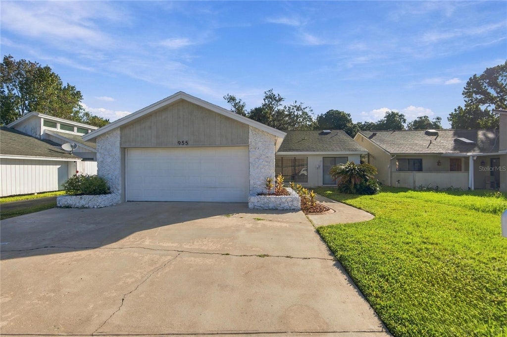 Photo of 955 Wedgewood Drive, Winter Springs, FL 32708 (MLS # O6452499)
