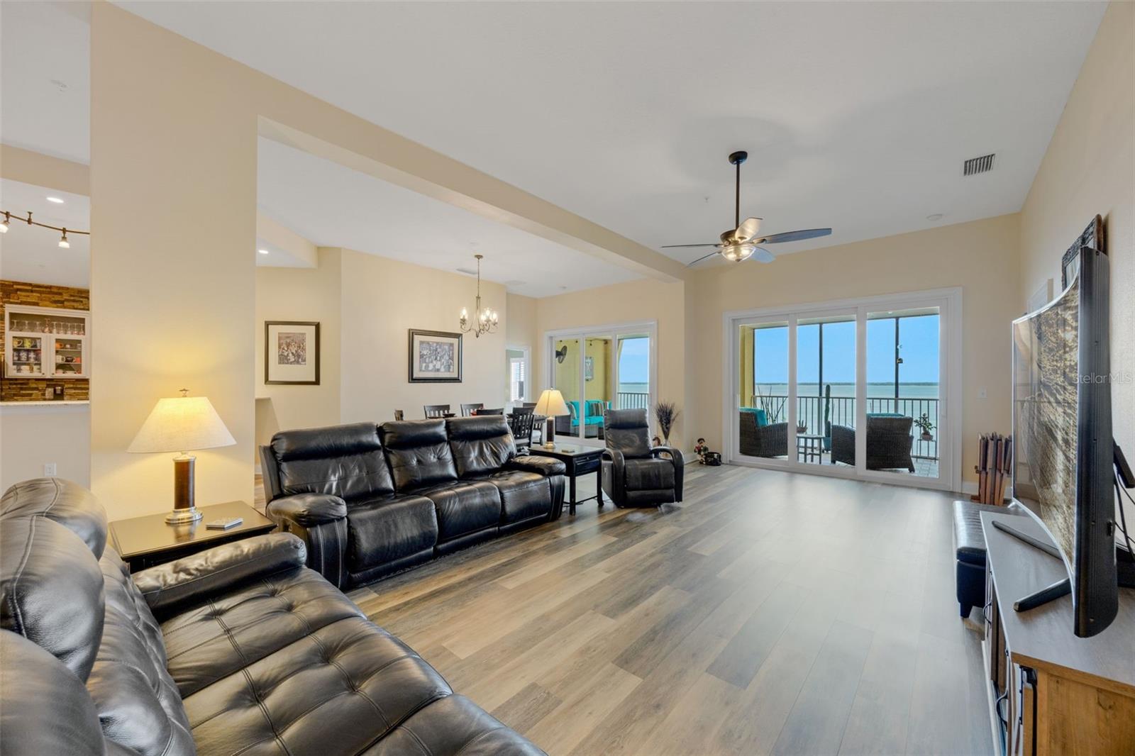 GATEWAY AT RIVERWALK A CONDO THIRD AMD - Residential