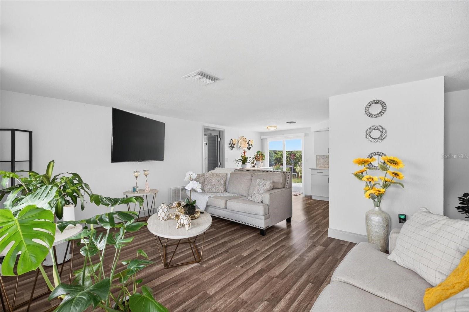 REGENCY PARK - Residential