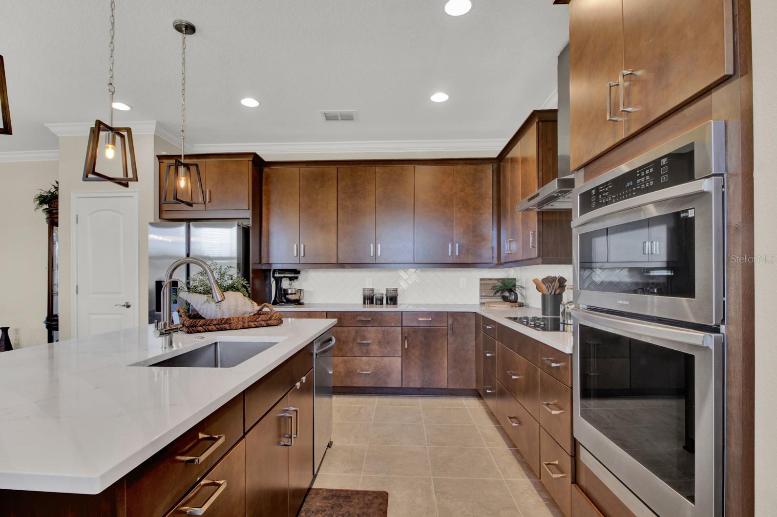 7529 CASTLEWOOD COURT
