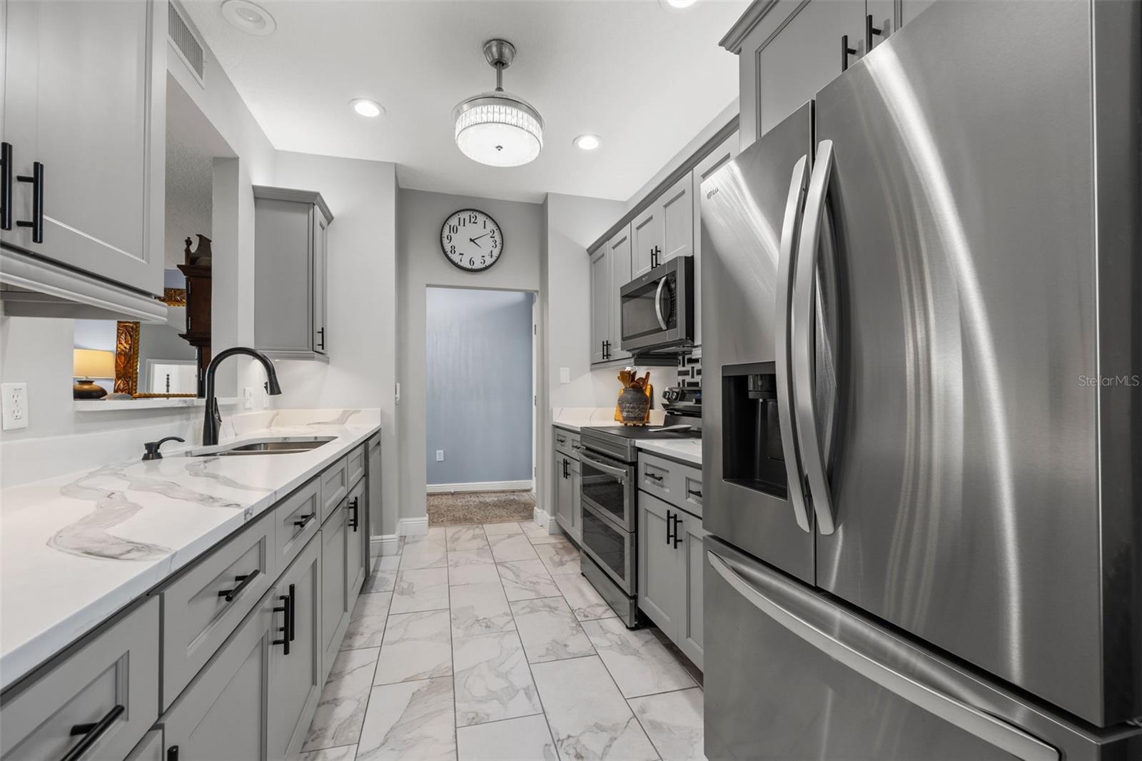 5 ISLAND PARK PLACE 305