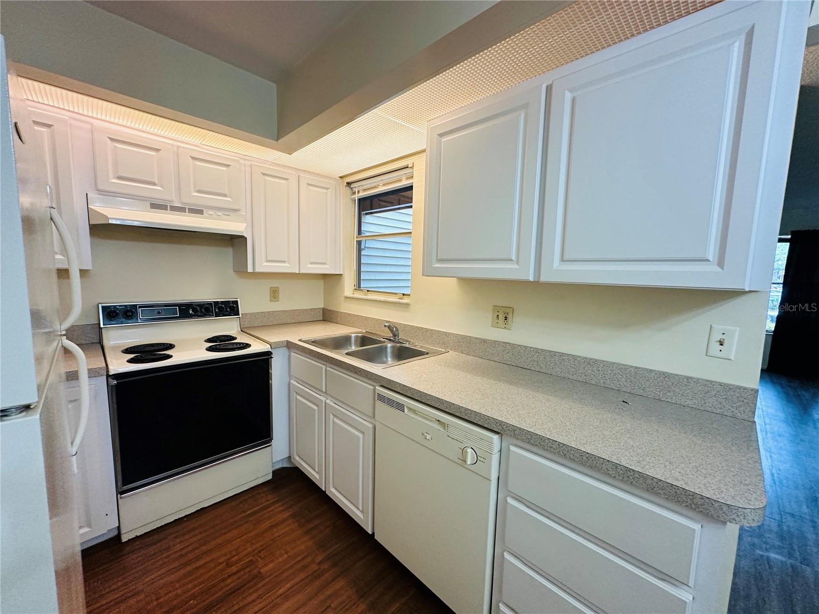 HARBOURTOWNE AT COUNTRY - Residential