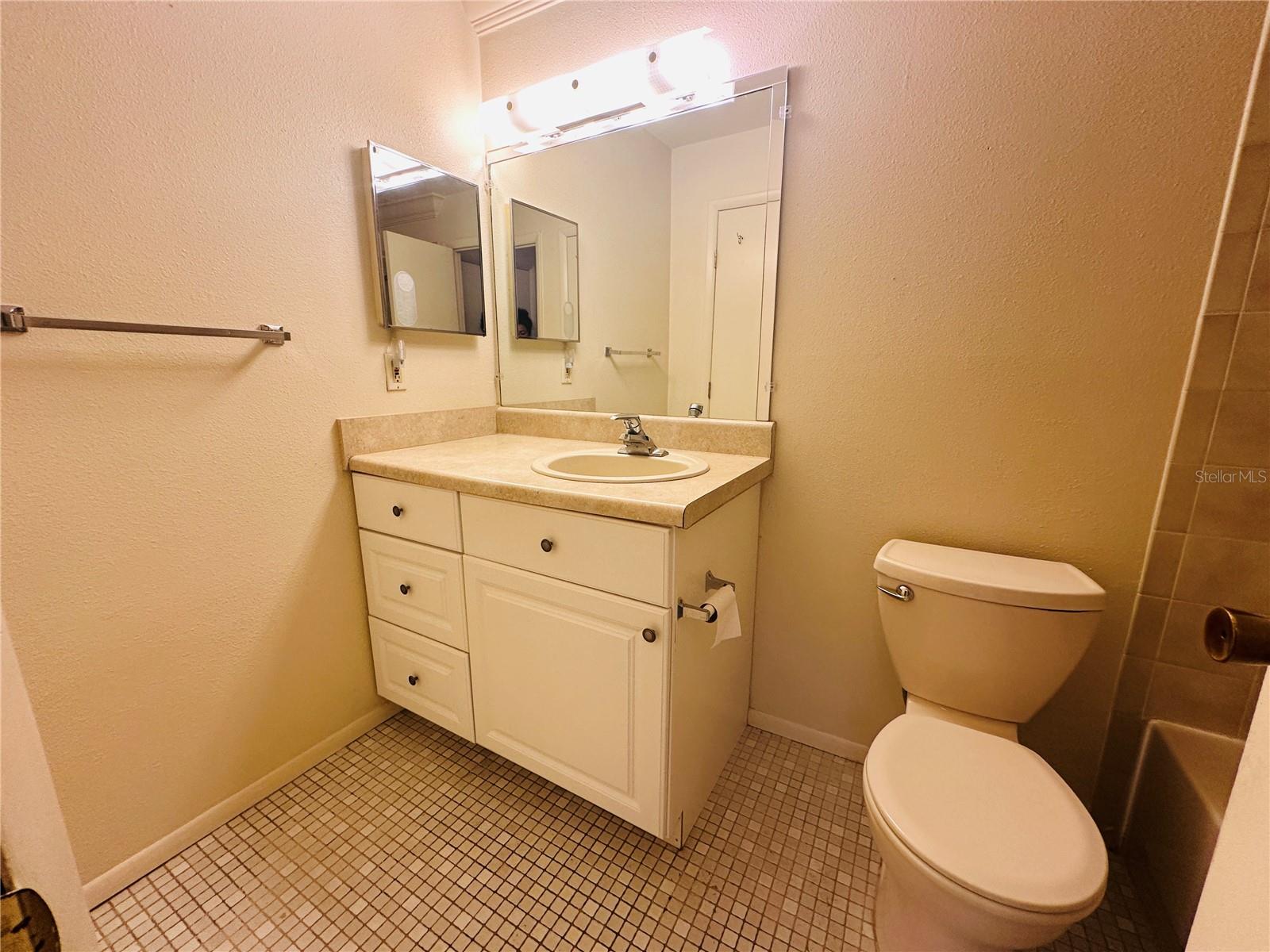 HARBOURTOWNE AT COUNTRY - Residential