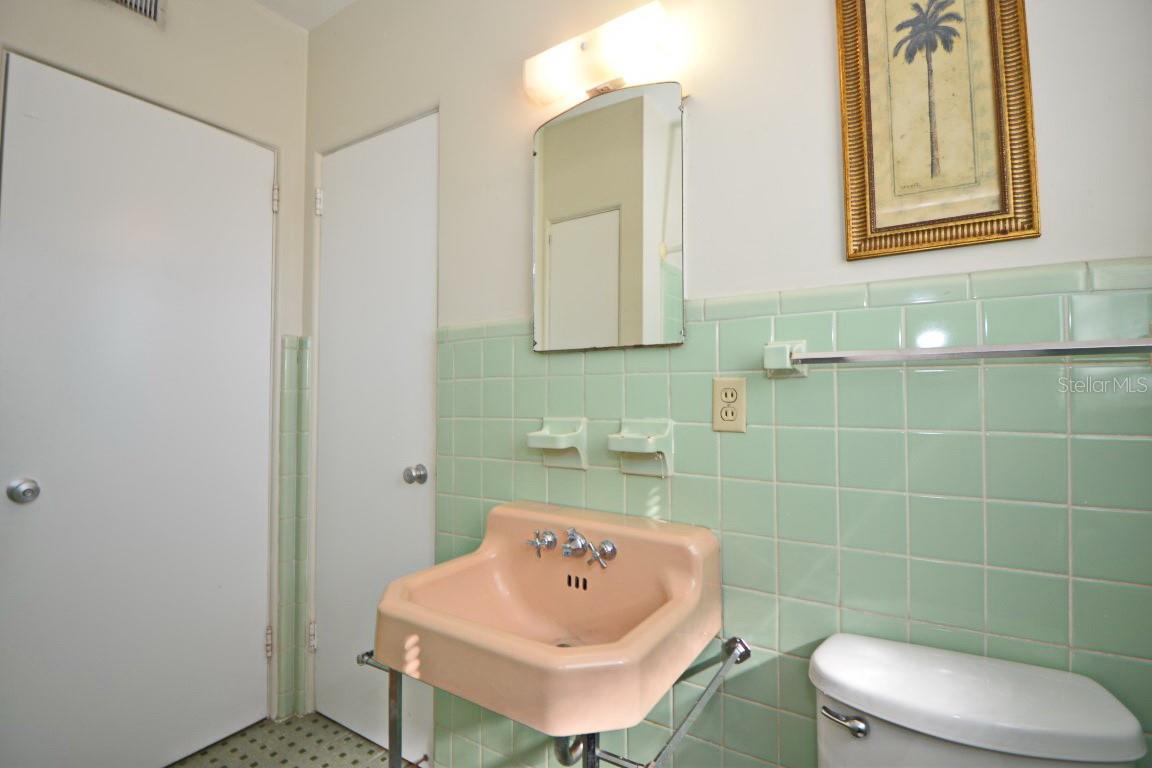 ARDSLEY MANOR SUB - Residential Lease