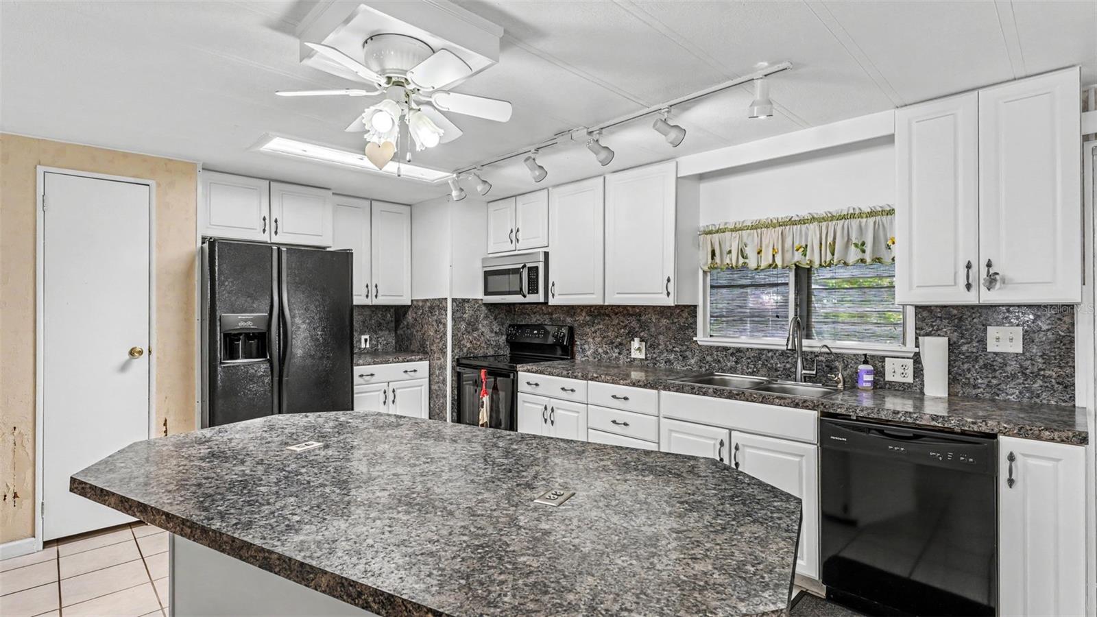 1610 REYNOLDS ROAD 128