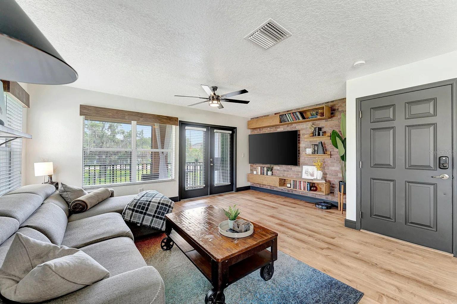 PALM RIVER TWNHMS PH 1 - Residential