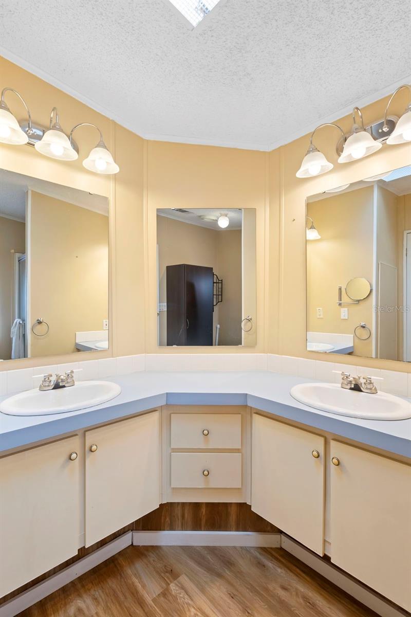 LAKE YALE ESTATES - Residential