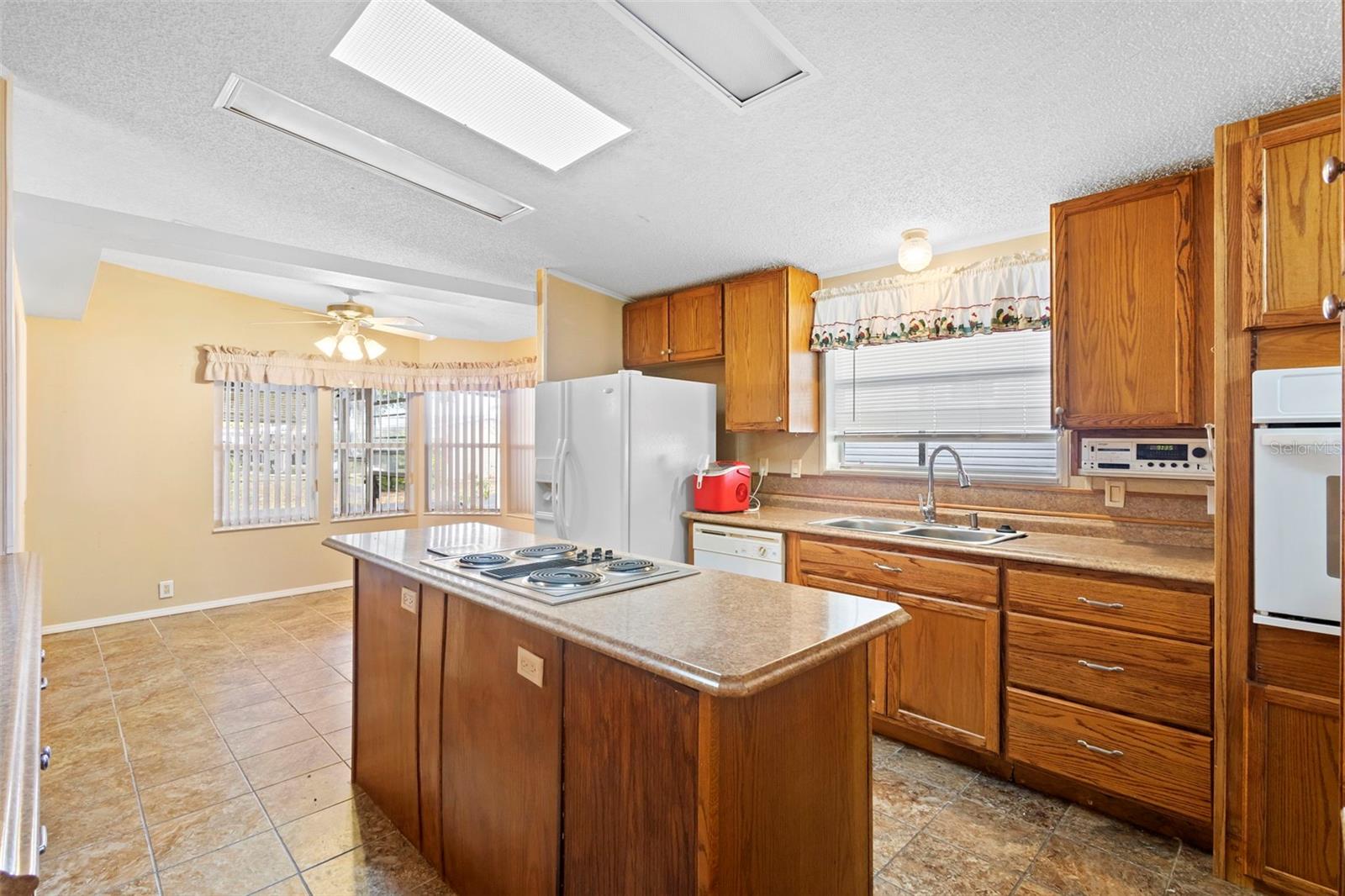 LAKE YALE ESTATES - Residential