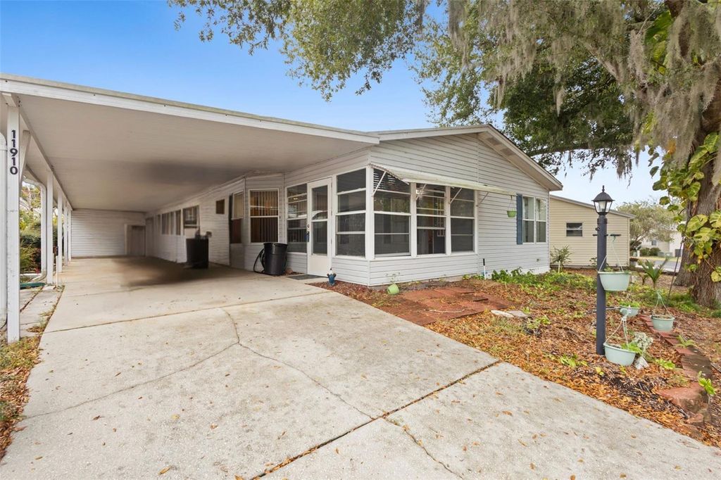 Photo of 11910 Salina Way, Leesburg, FL 34788 (MLS # V4946683)