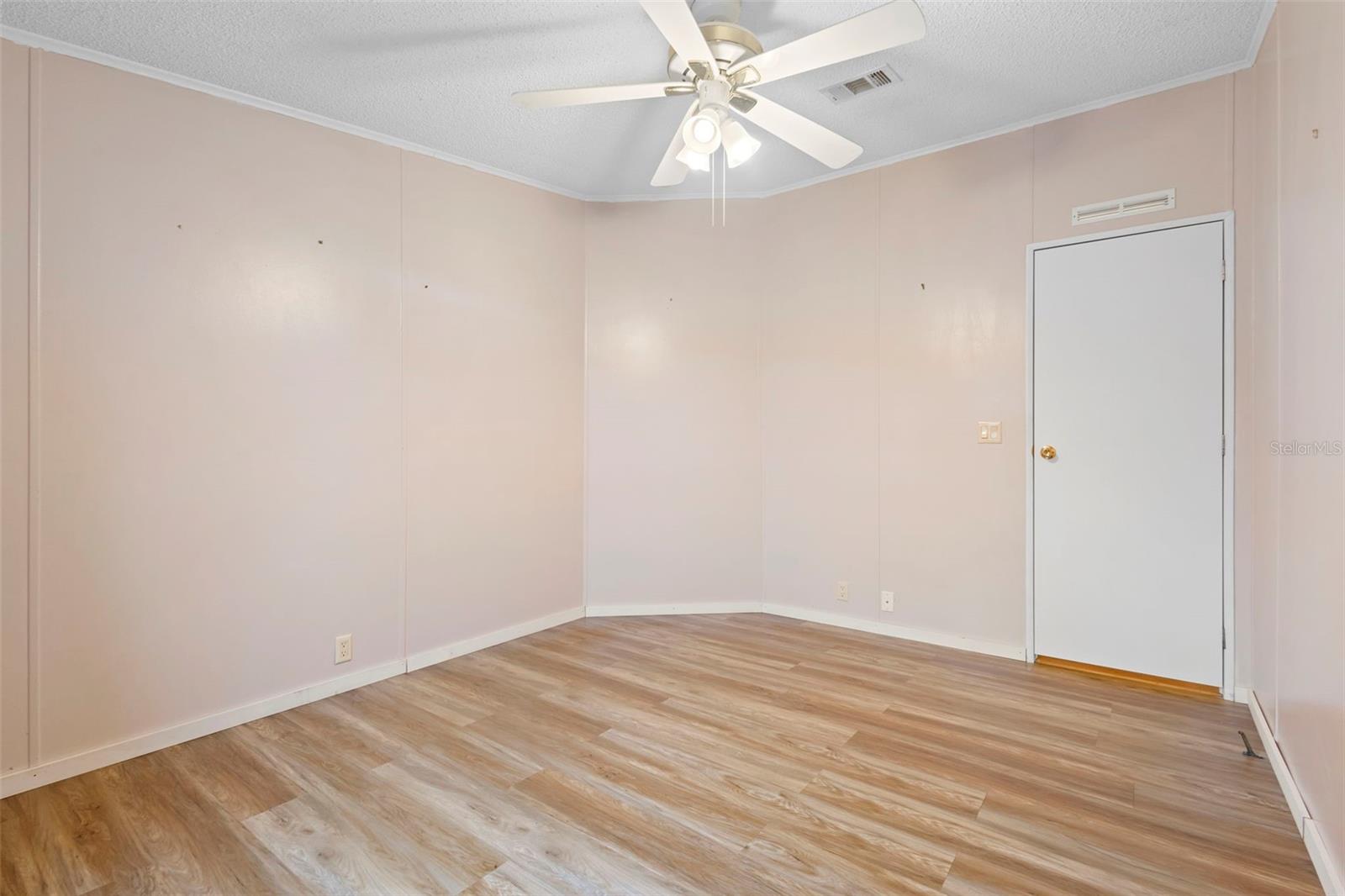 LAKE YALE ESTATES - Residential