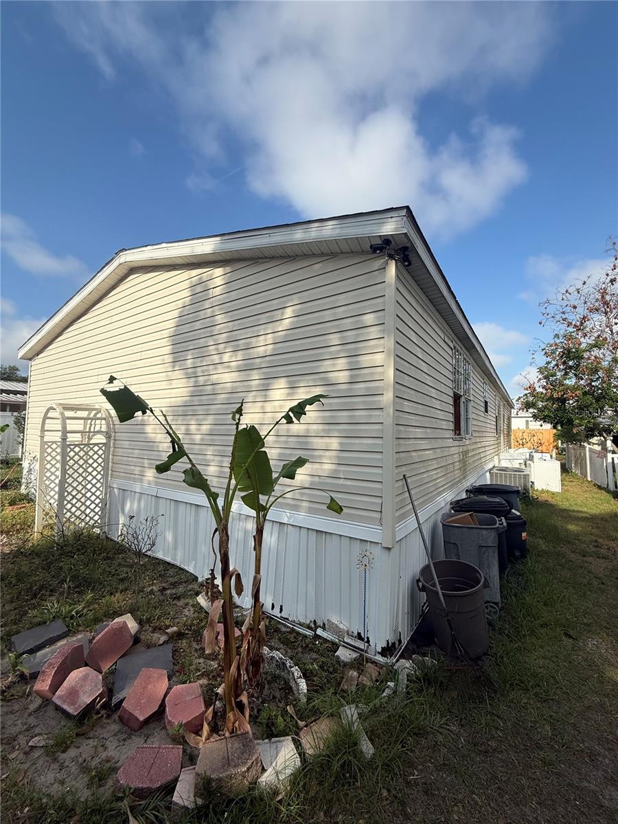 4439 AUTUMN PALM DRIVE