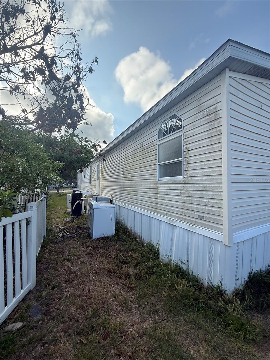 4439 AUTUMN PALM DRIVE