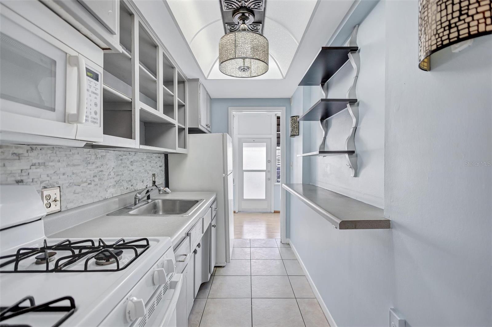 TOWN APTS CONDO - Residential