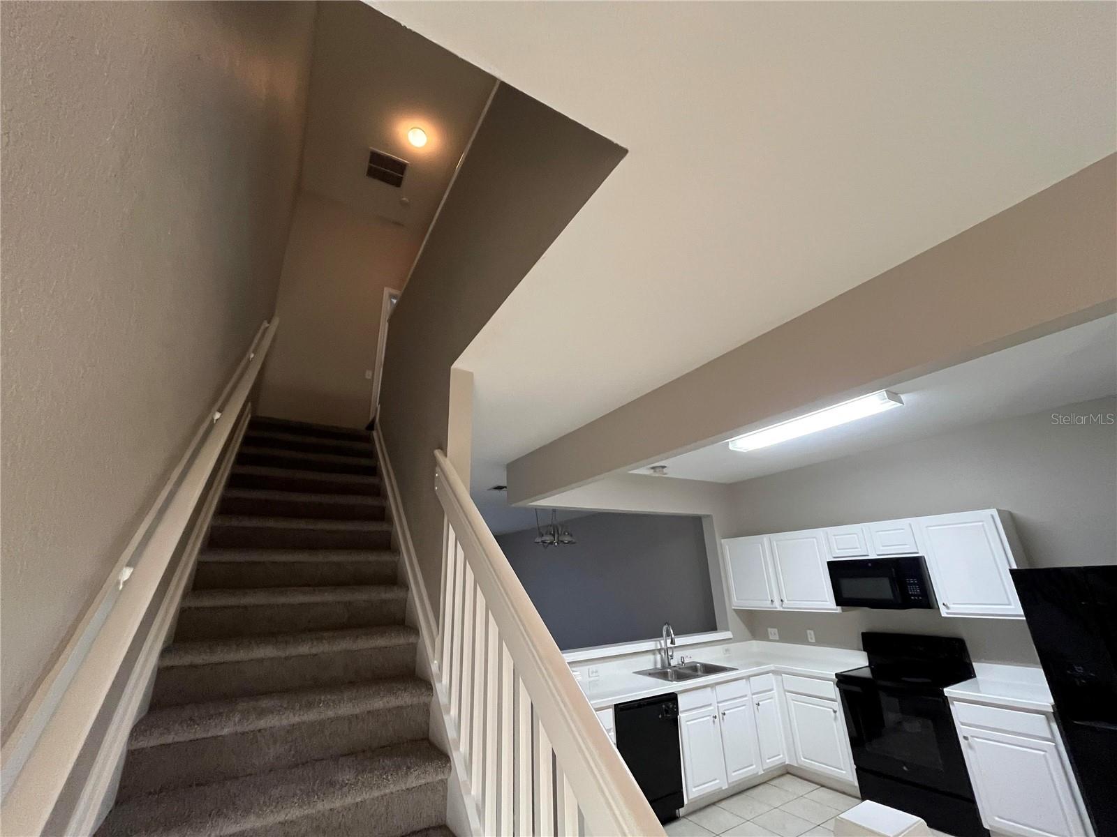 DUNWOODY COMMONS PH 2 - Residential Lease