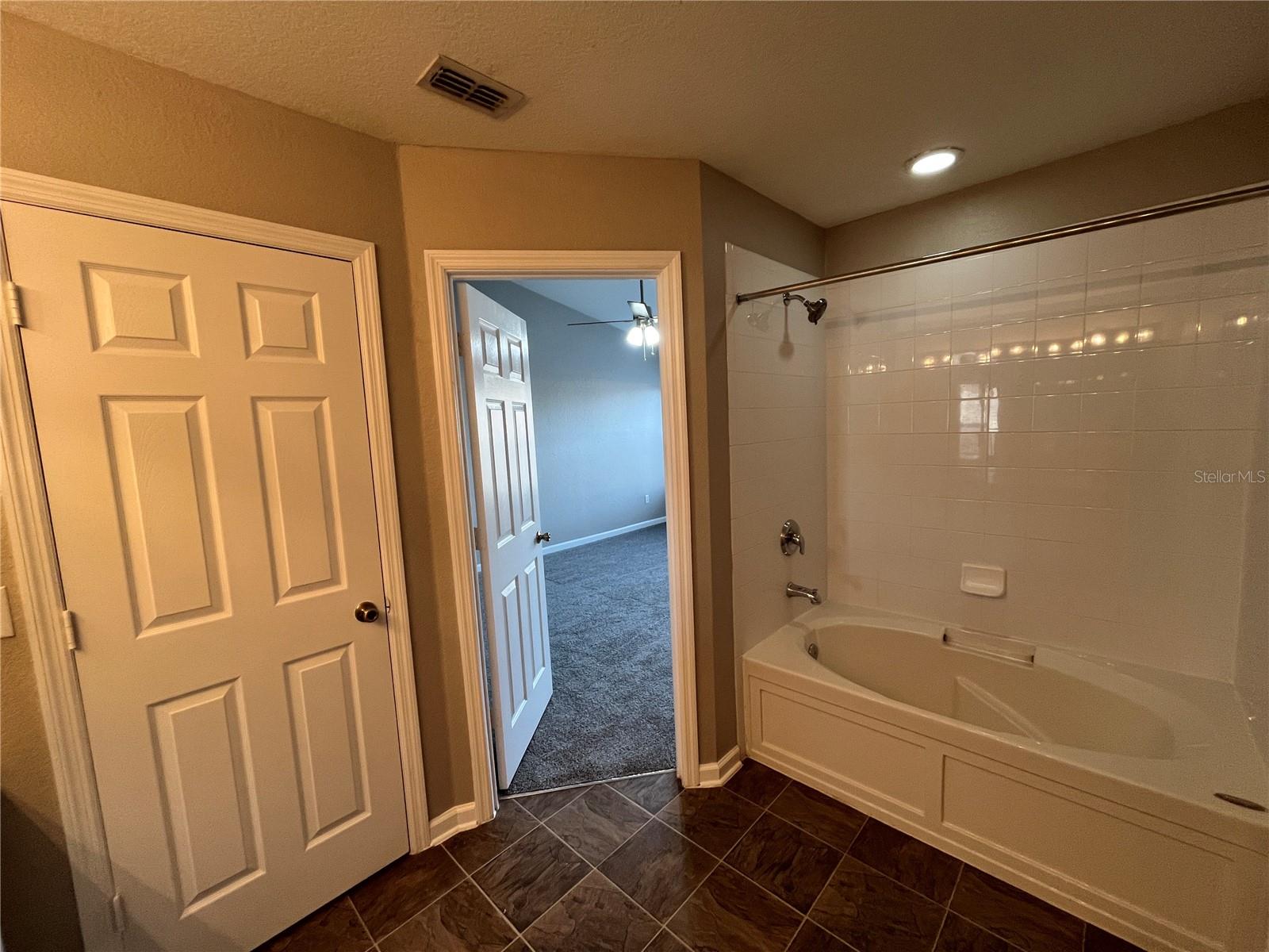 DUNWOODY COMMONS PH 2 - Residential Lease