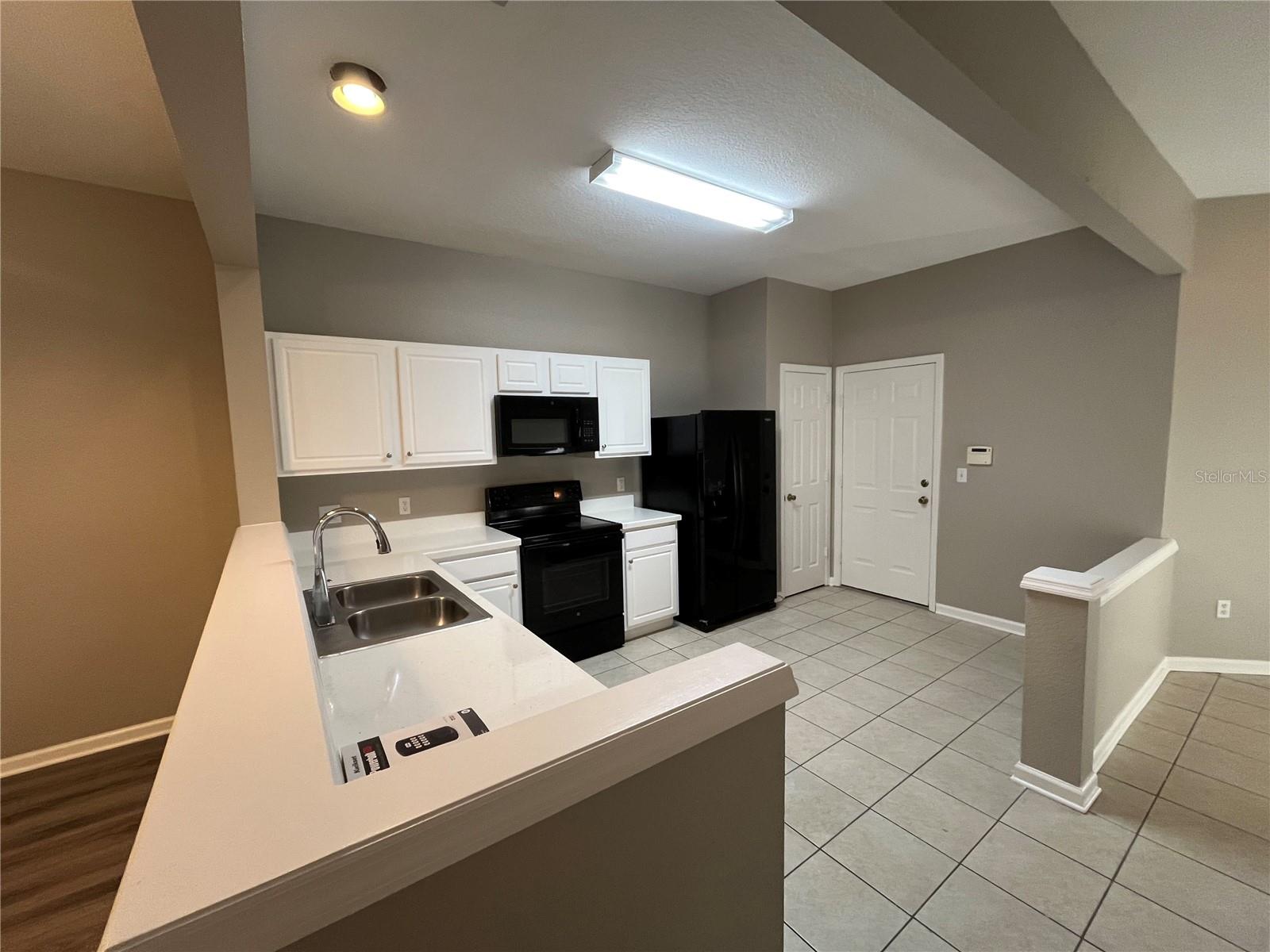 DUNWOODY COMMONS PH 2 - Residential Lease