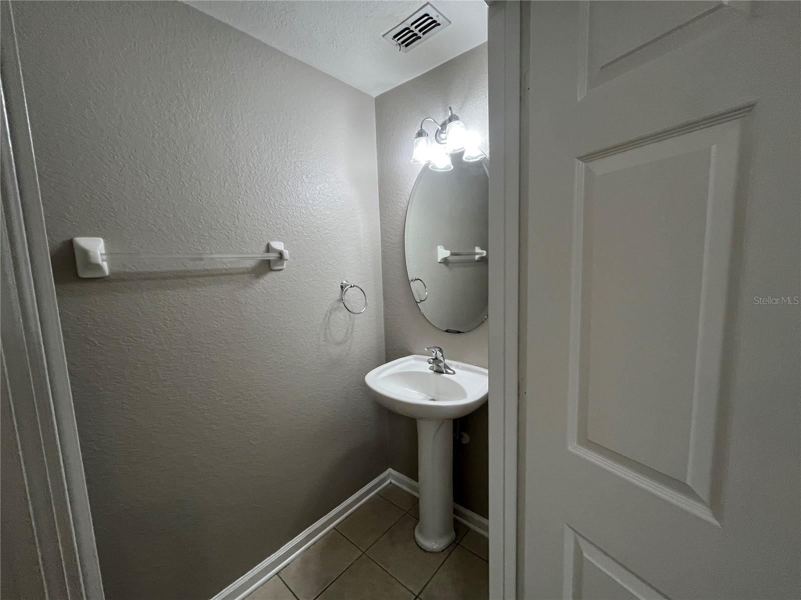 DUNWOODY COMMONS PH 2 - Residential Lease