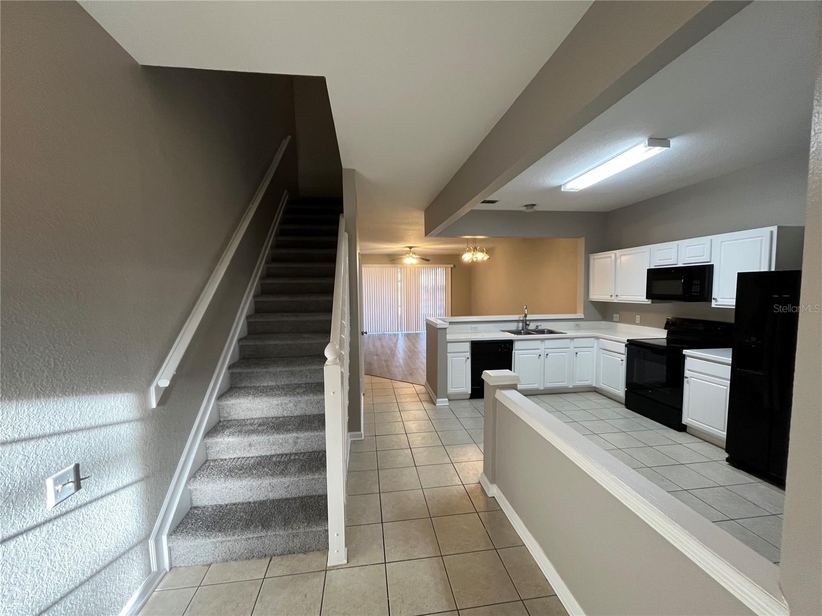 DUNWOODY COMMONS PH 2 - Residential Lease