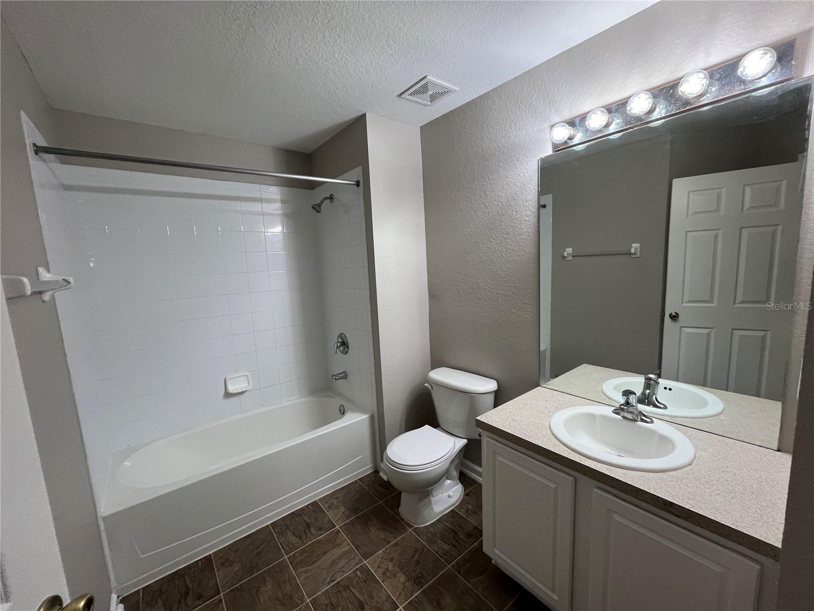 DUNWOODY COMMONS PH 2 - Residential Lease