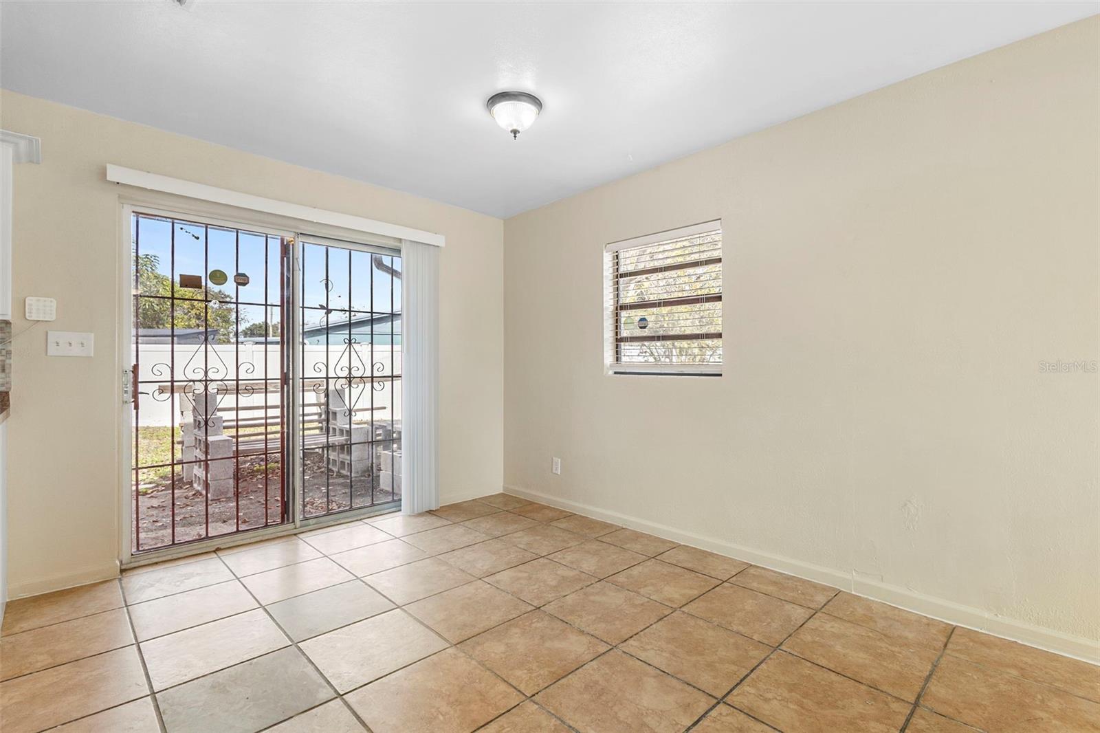 TANGELO PARK SEC 04 - Residential Lease