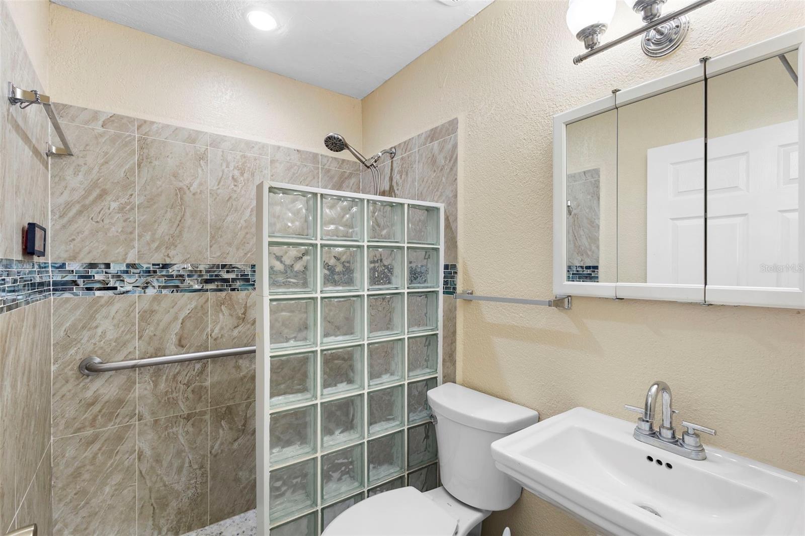 TANGELO PARK SEC 04 - Residential Lease