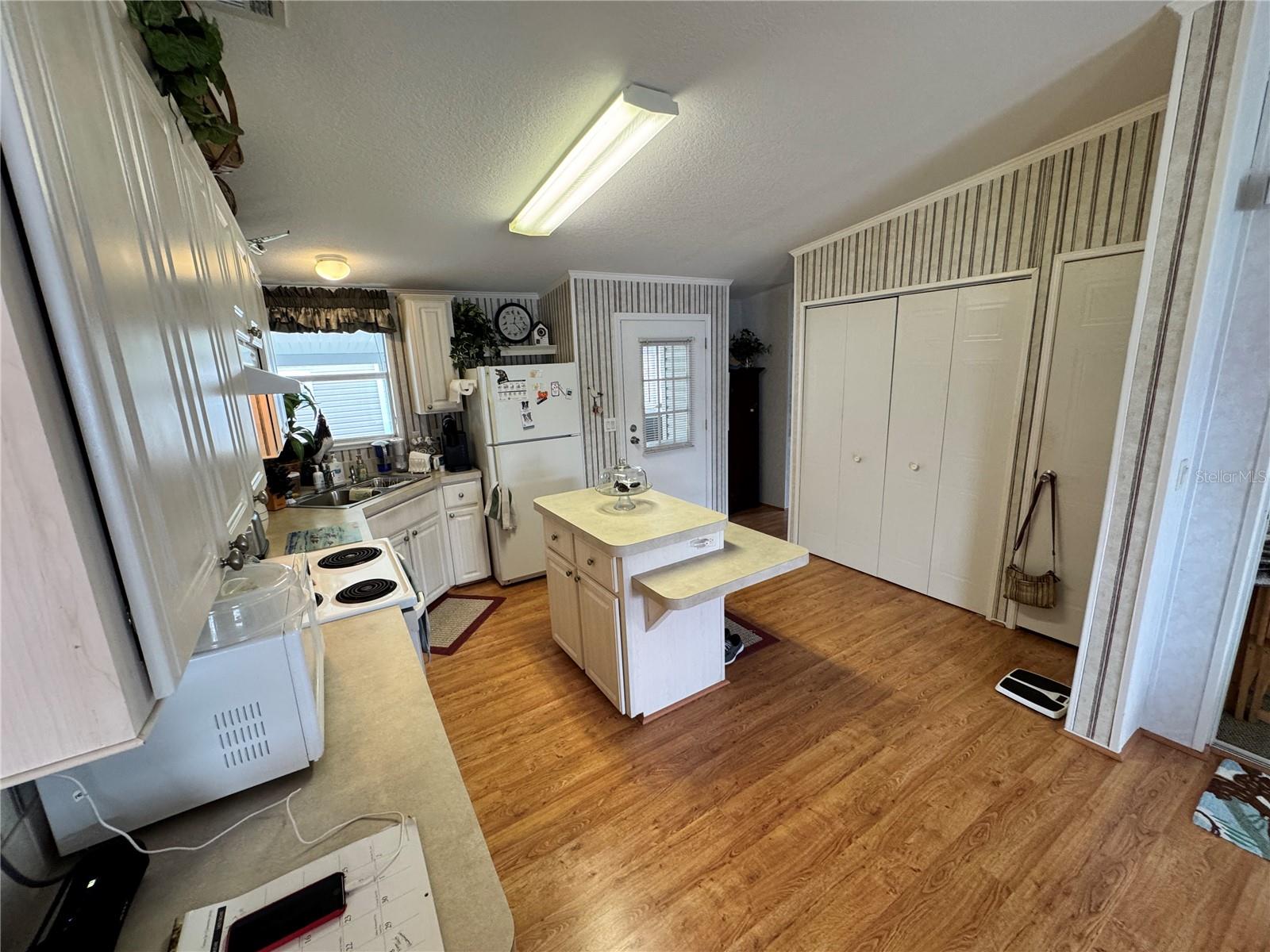 WINDWARD ISLES - Residential