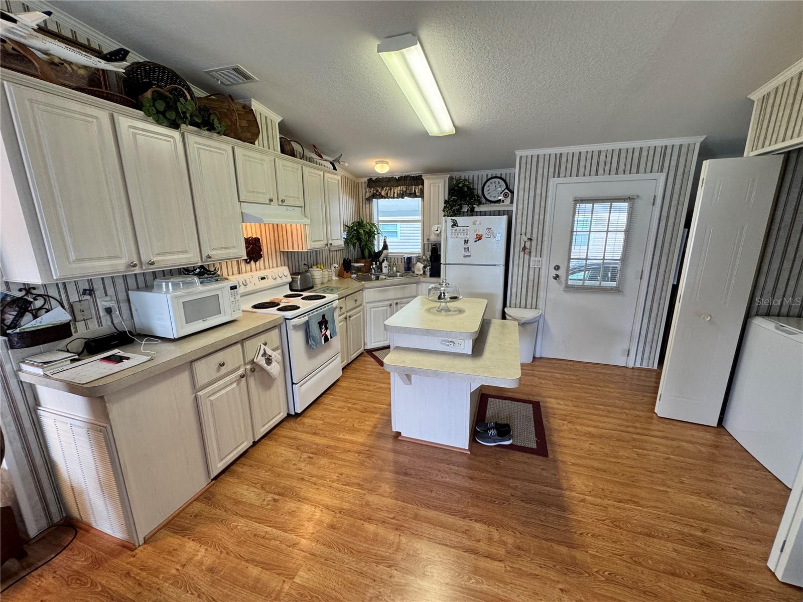 WINDWARD ISLES - Residential