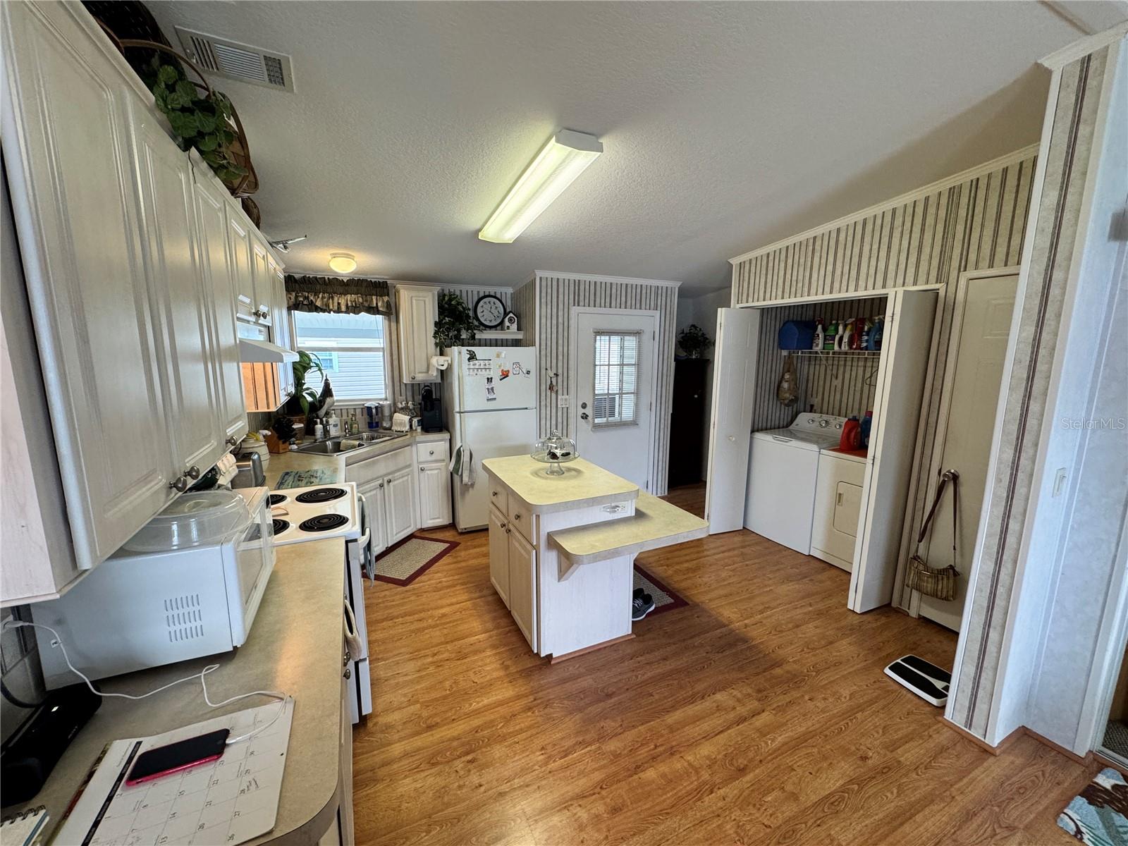 WINDWARD ISLES - Residential