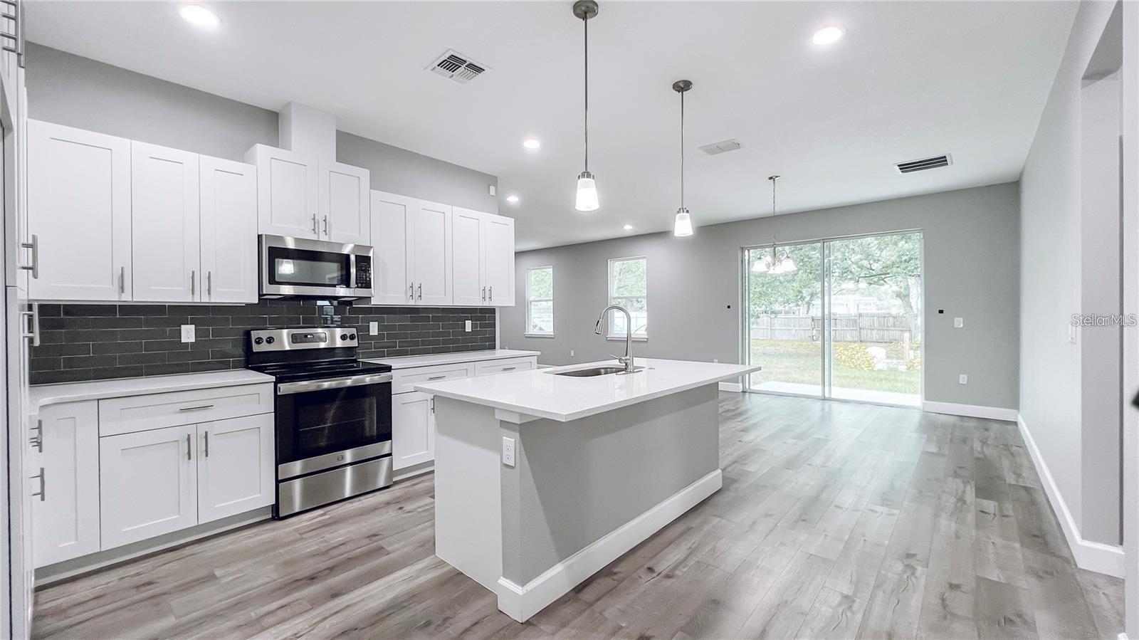 LAKE MENDELIN ESTATES - Residential Lease