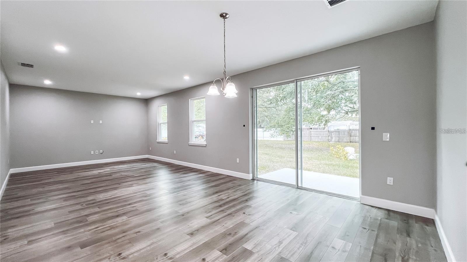 LAKE MENDELIN ESTATES - Residential Lease