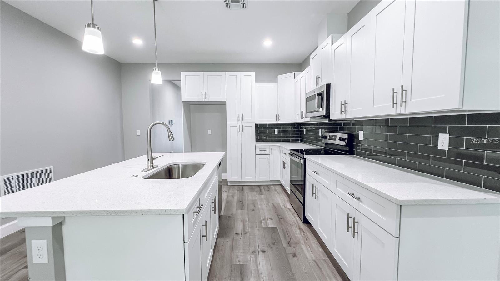 LAKE MENDELIN ESTATES - Residential Lease