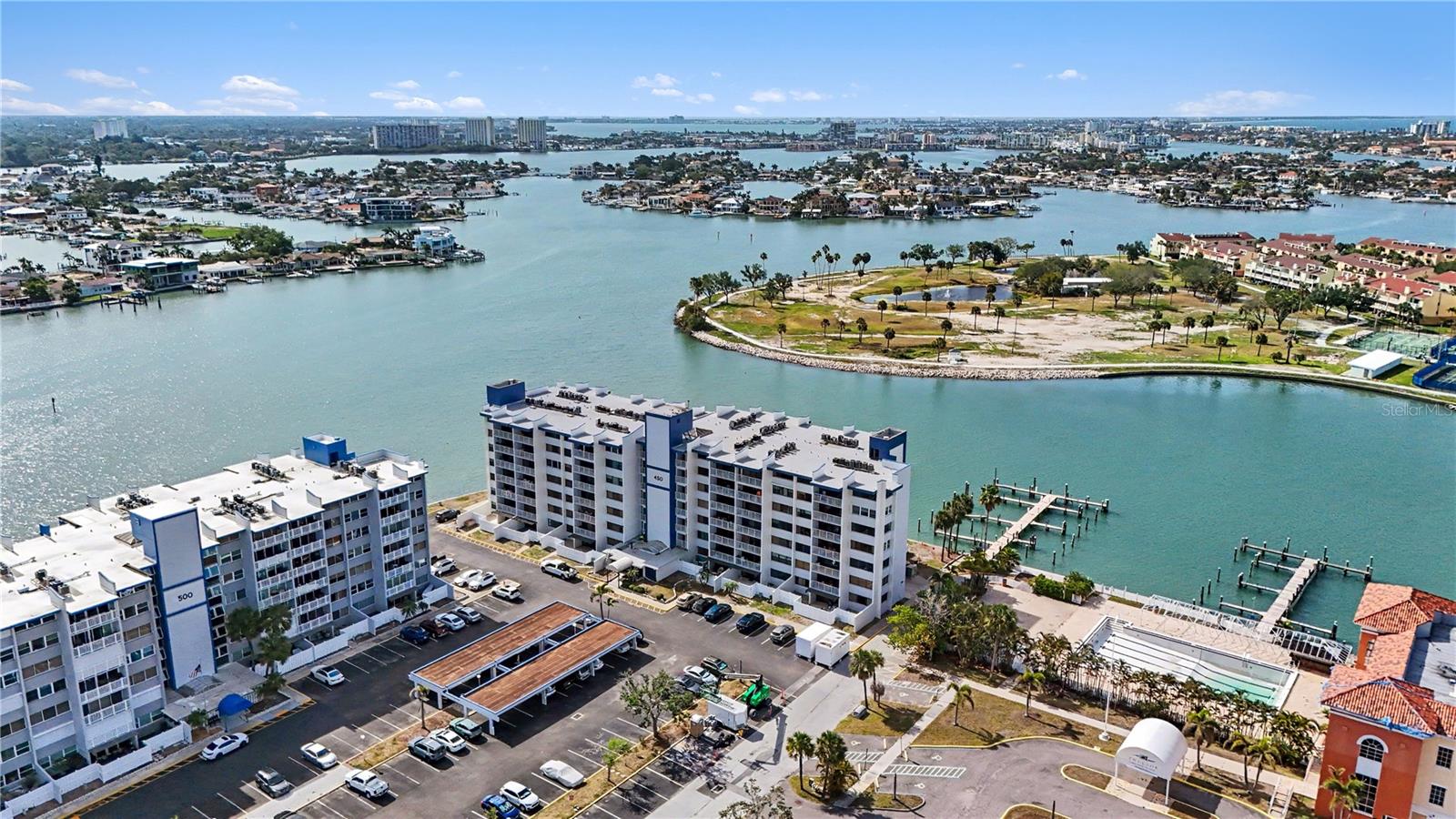 TREASURE ISLAND TENNIS & YACHT CLUB - Residential