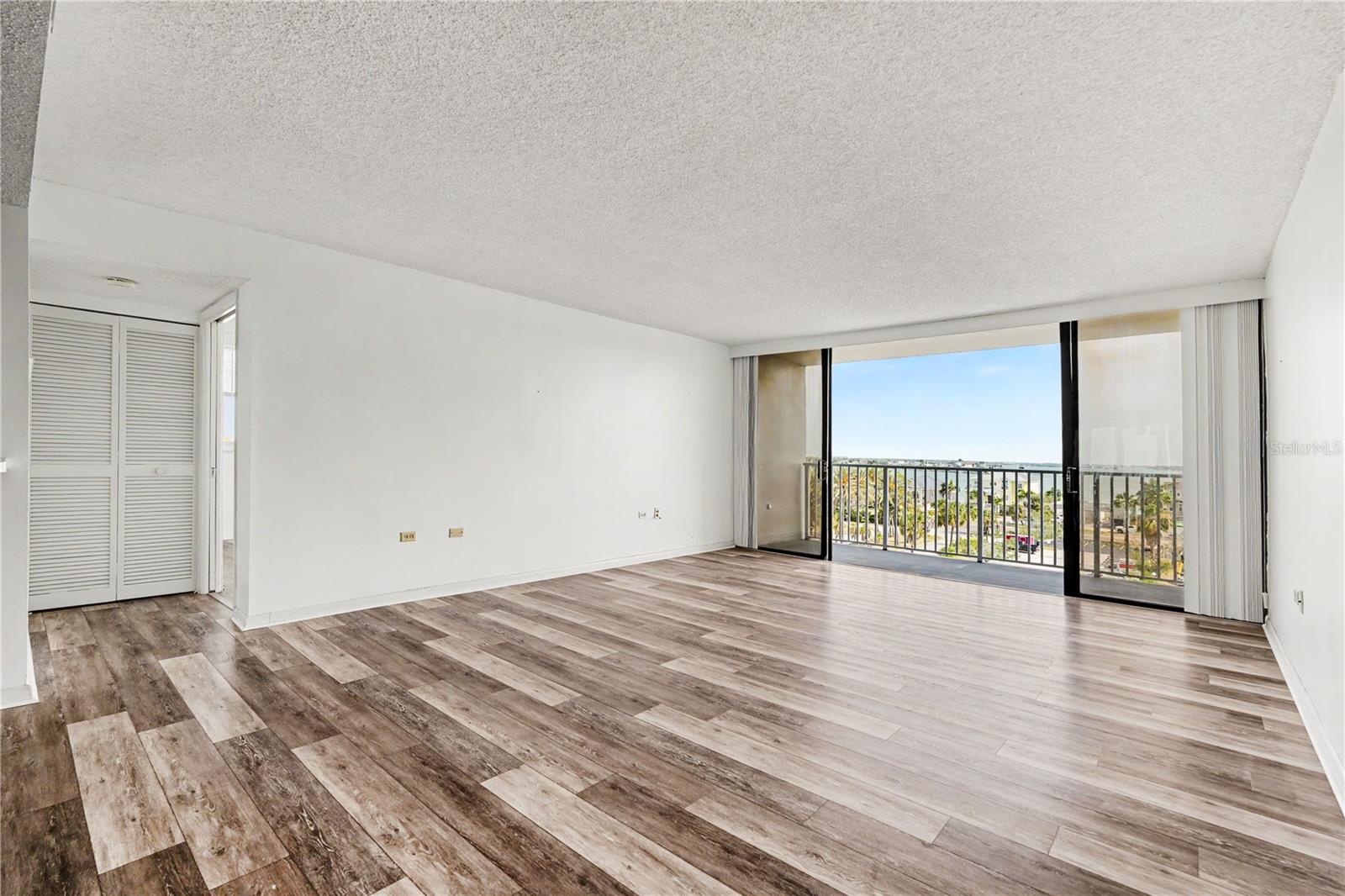 TREASURE ISLAND TENNIS & YACHT CLUB - Residential
