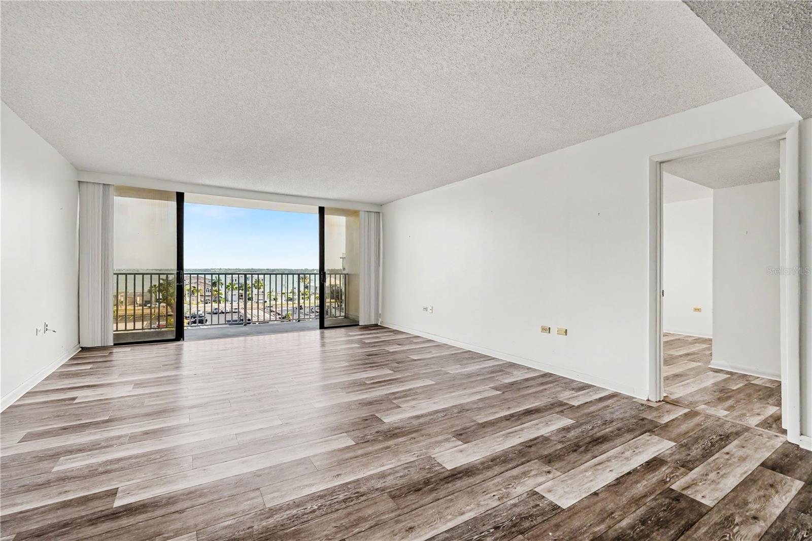 TREASURE ISLAND TENNIS & YACHT CLUB - Residential