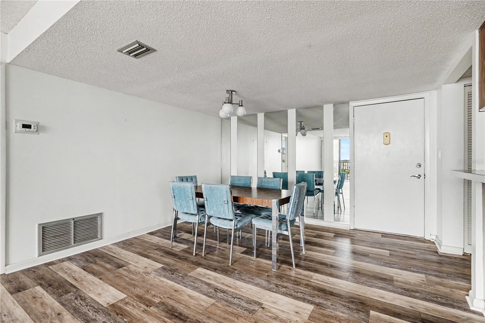 TREASURE ISLAND TENNIS & YACHT CLUB - Residential