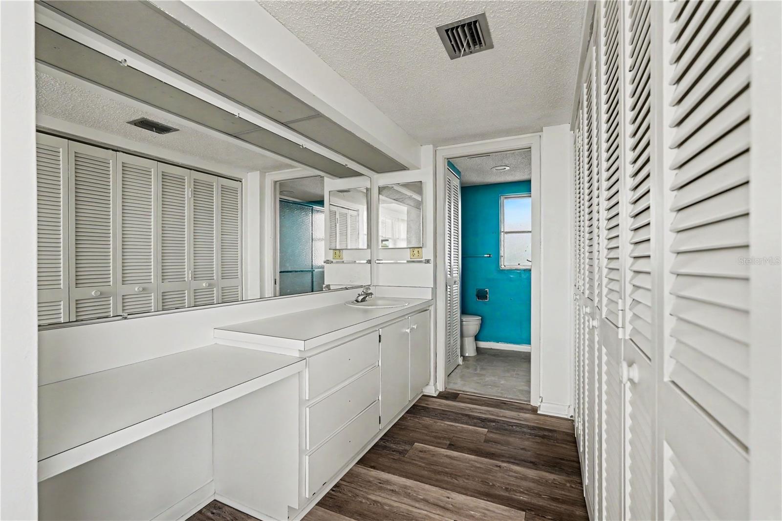 TREASURE ISLAND TENNIS & YACHT CLUB - Residential