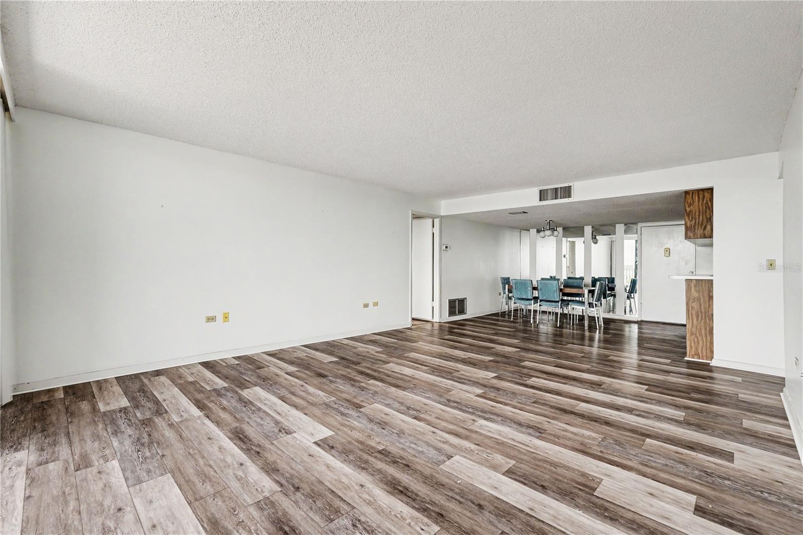 TREASURE ISLAND TENNIS & YACHT CLUB - Residential