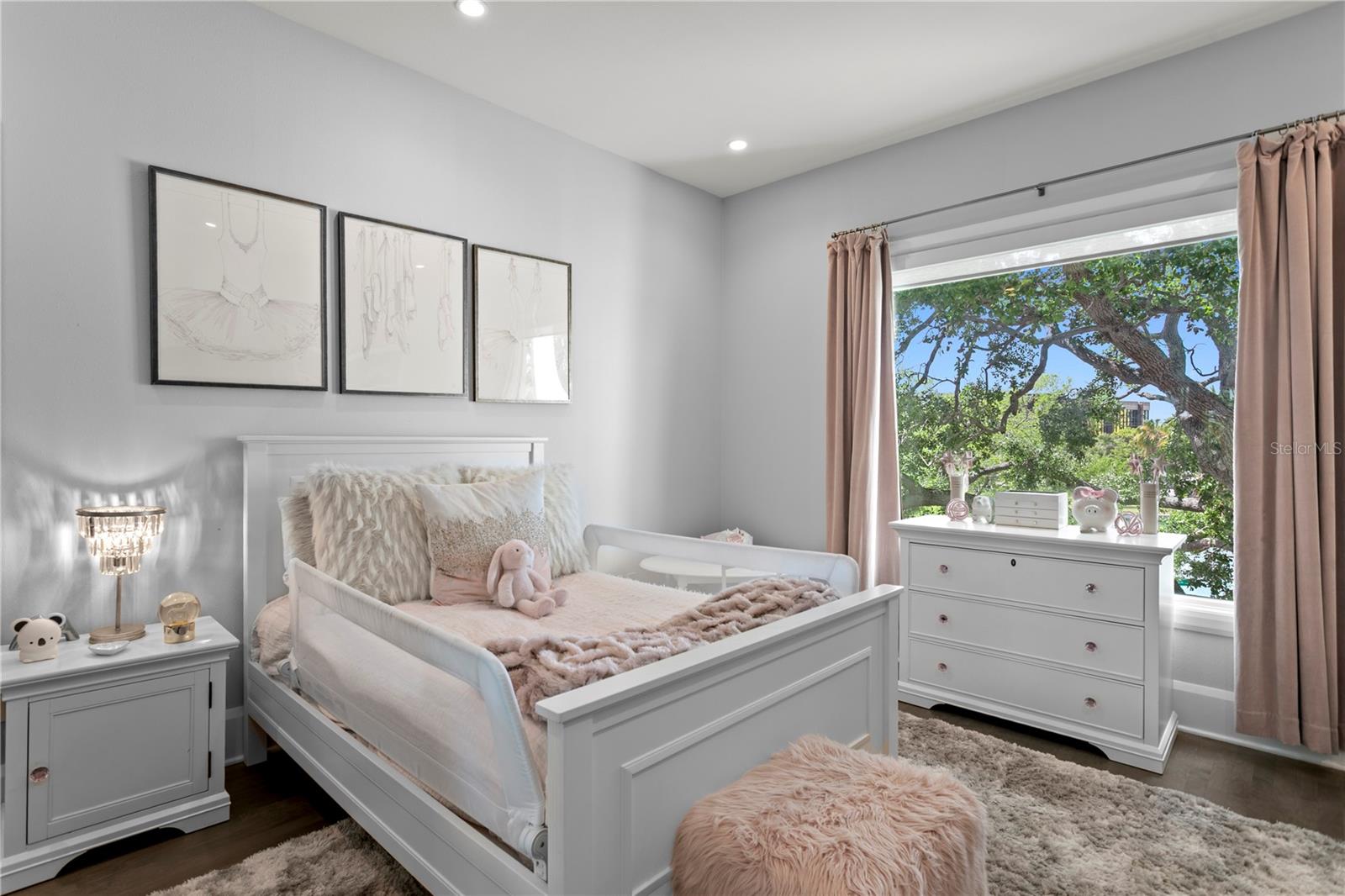 BAYSHORE ESTATES 4 - Residential