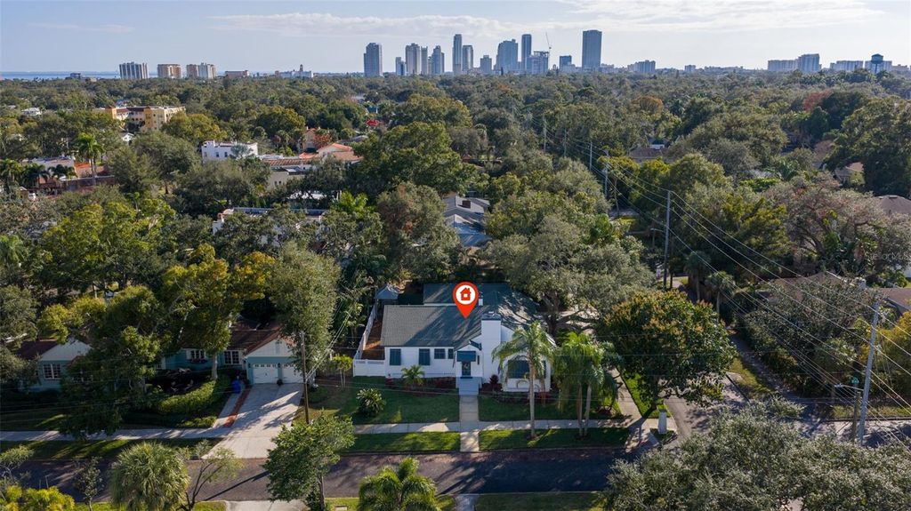 Photo of 106 25th Avenue NE, St Petersburg, FL 33704 (MLS # TB8460512)